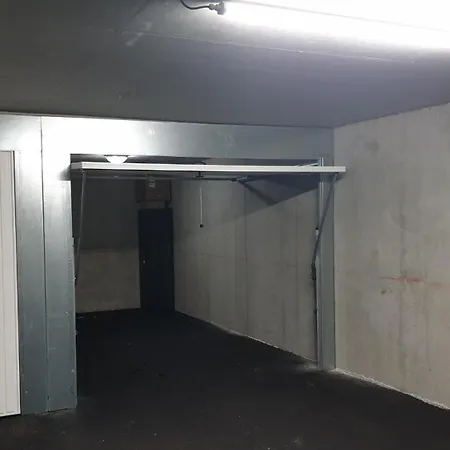 Annecy, Vue Et Montagne, Garage